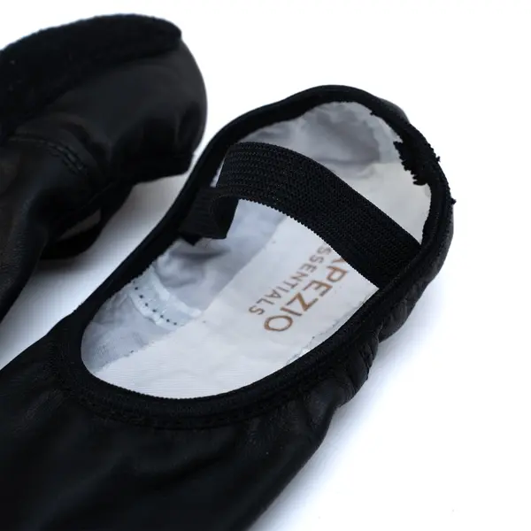 Capezio Luna, flexibili din piele pentru începători