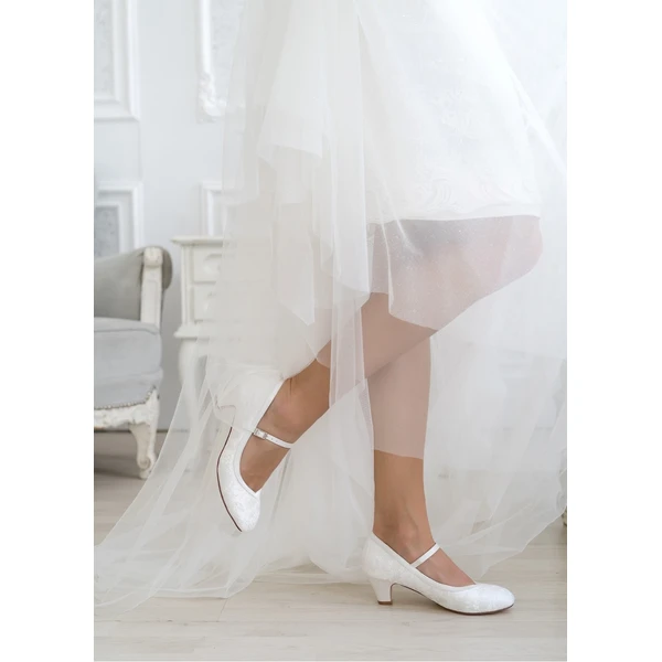Flora, pantofi de nuntă