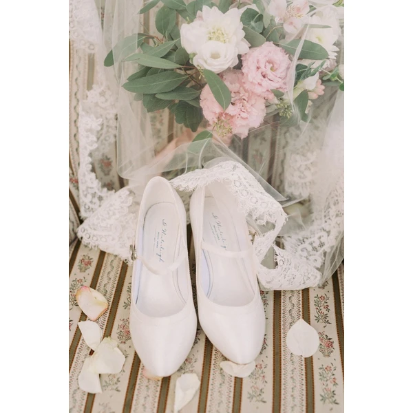 Sarah, pantofi de nuntă